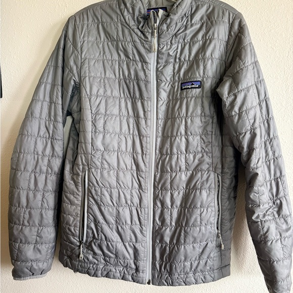 Patagonia Women's Light Silver Quilted Puffer Jacket - Picture 2 of 11